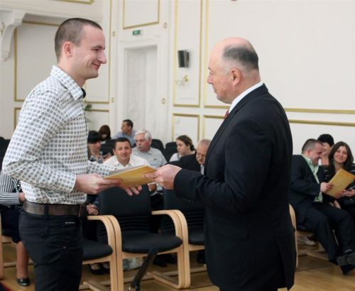 allampolgarsagi_esku_130425_ja_20.jpg