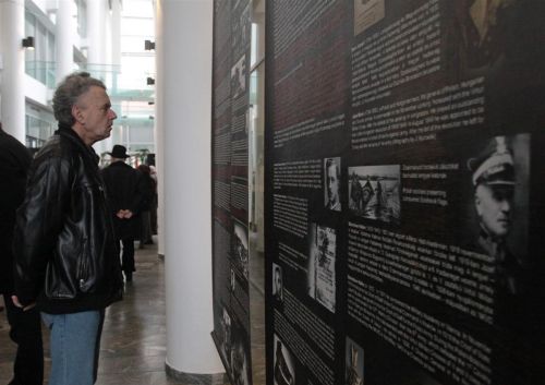 katyn_kiallitas_140225_ja.jpg