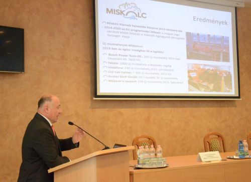 kiemelt_fejl_konf_140527_fkcs_14.jpg
