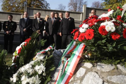 megemlekezes_hosok_temetoje_121023_ja_26.jpg