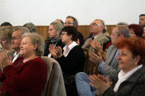 podiumbeszelgetes_kriza_akossal_130410_ja.jpg