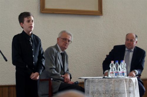 podiumbeszelgetes_kriza_akossal_130410_ja_15.jpg
