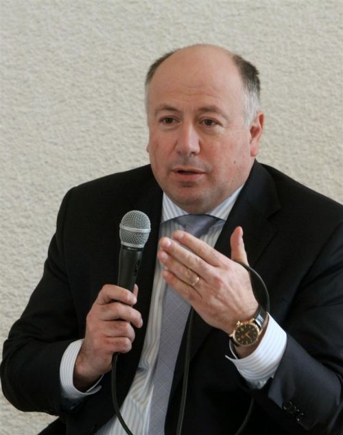 podiumbeszelgetes_kriza_akossal_130410_ja_2.jpg