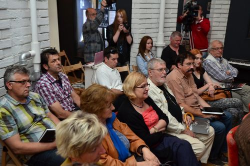tizeset_konyvbemutato_140603_vcs_05.jpg